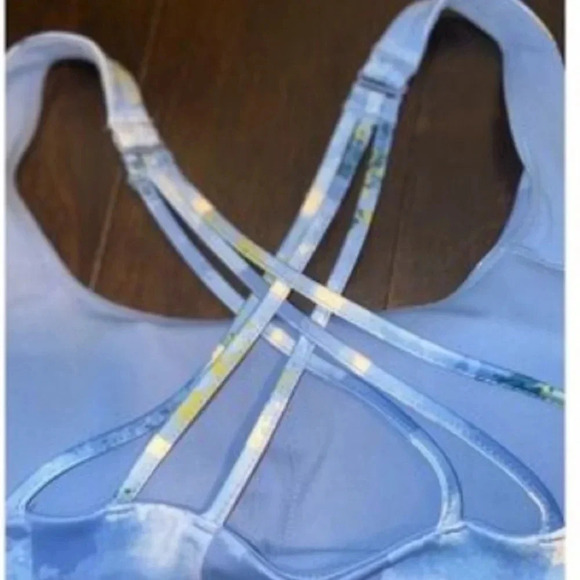 DIP  Take It Easy Printed Sports Bra Blue/Cream Size 1X Strappy Back - Picture 3 of 10